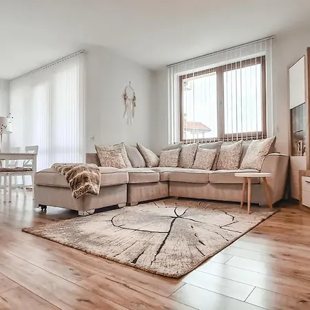 Four Seasons Two -oasis Apartman