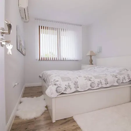 Four Seasons Two -oasis Apartman